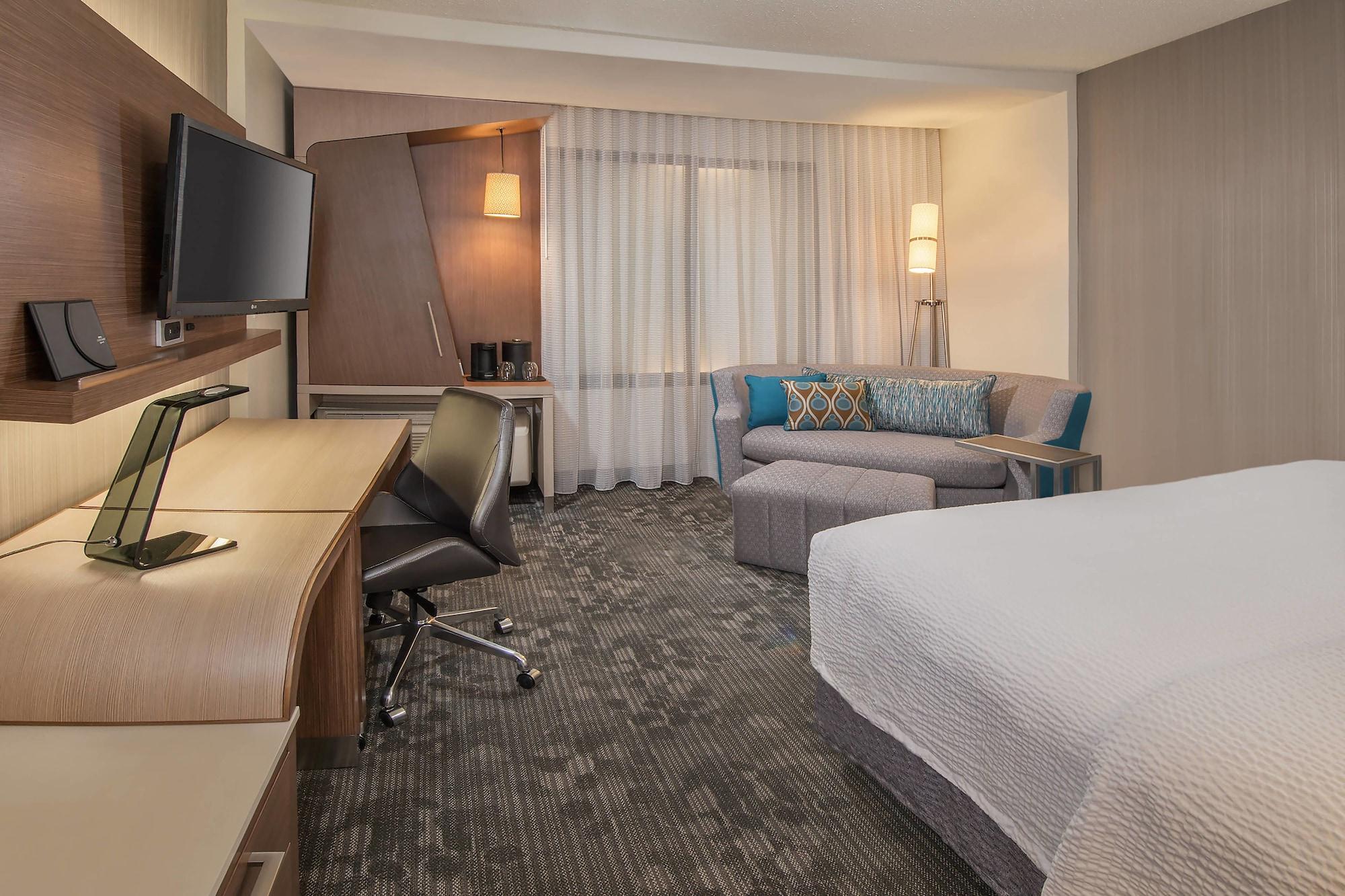Courtyard By Marriott Atlanta Alpharetta/Avalon Area Hotel Buitenkant foto