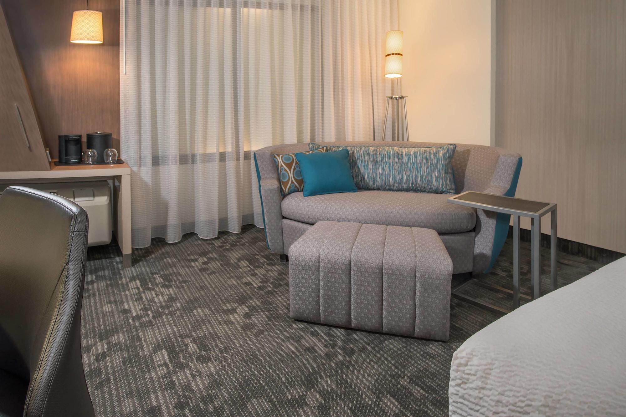 Courtyard By Marriott Atlanta Alpharetta/Avalon Area Hotel Buitenkant foto