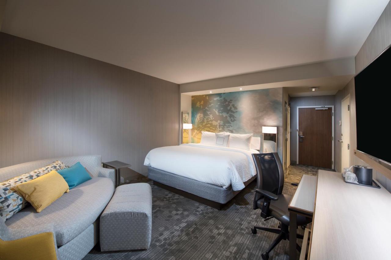 Courtyard By Marriott Atlanta Alpharetta/Avalon Area Hotel Buitenkant foto