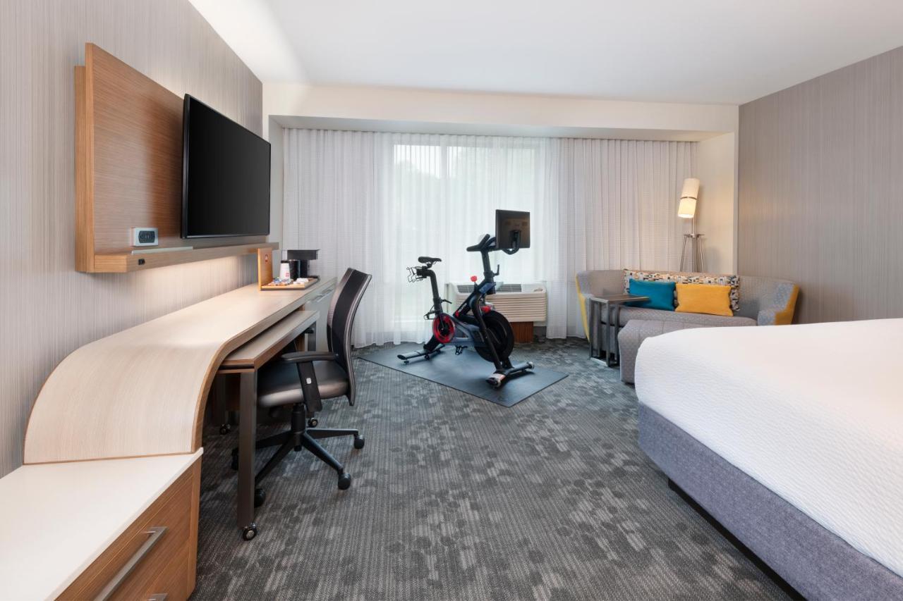 Courtyard By Marriott Atlanta Alpharetta/Avalon Area Hotel Buitenkant foto