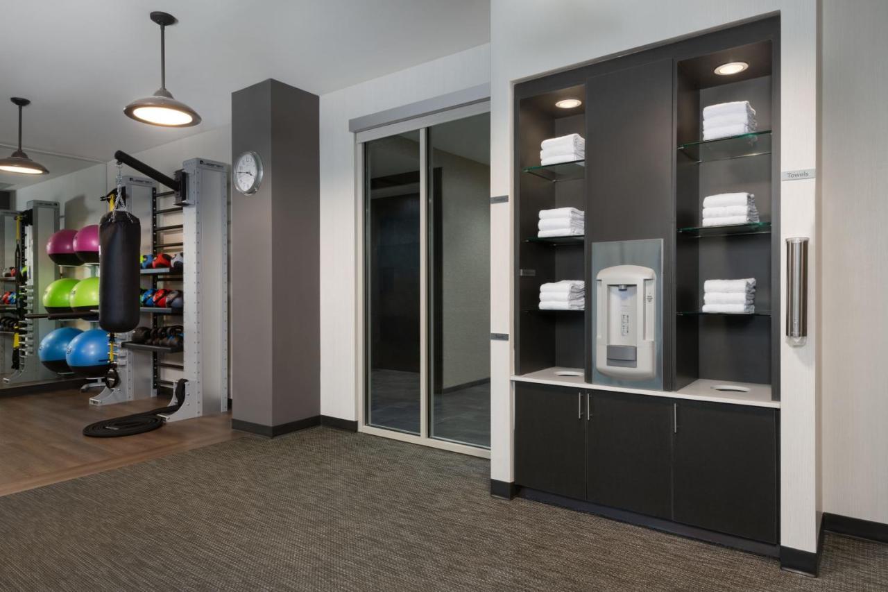 Courtyard By Marriott Atlanta Alpharetta/Avalon Area Hotel Buitenkant foto