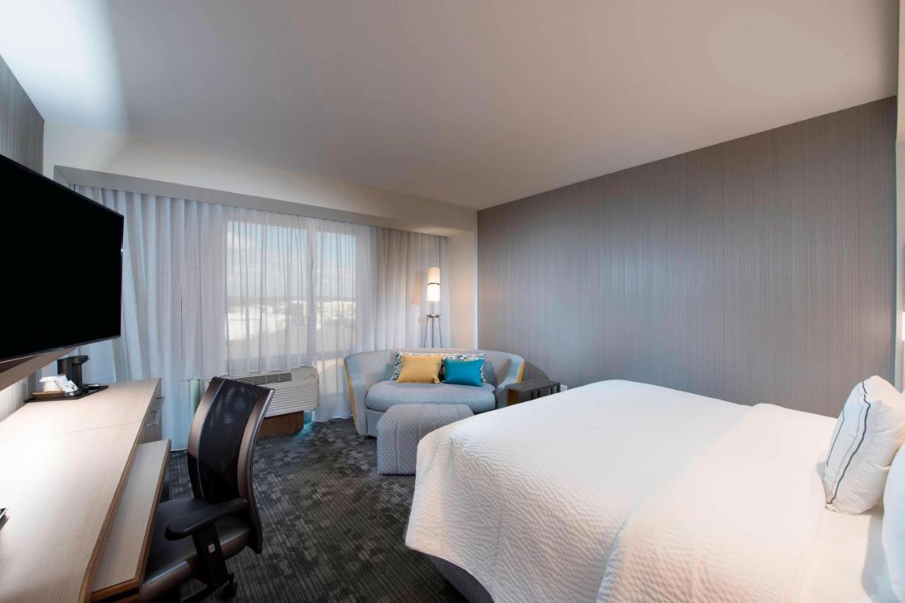 Courtyard By Marriott Atlanta Alpharetta/Avalon Area Hotel Buitenkant foto
