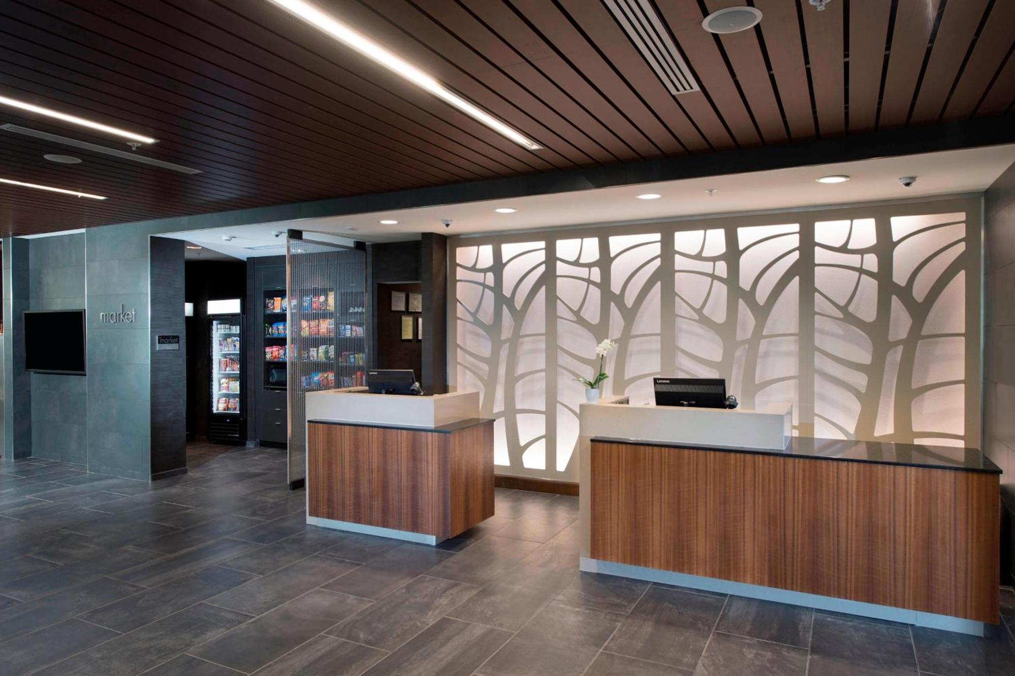 Courtyard By Marriott Atlanta Alpharetta/Avalon Area Hotel Buitenkant foto