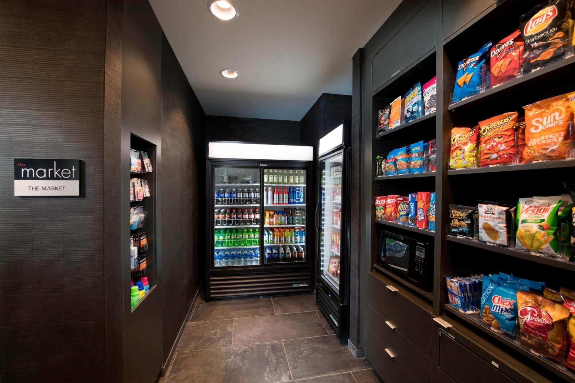 Courtyard By Marriott Atlanta Alpharetta/Avalon Area Hotel Buitenkant foto